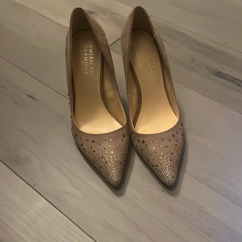 Blush pink with rhinestone’s beautiful heels size 7